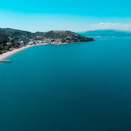 Kiki's 3* Néos Pírgos